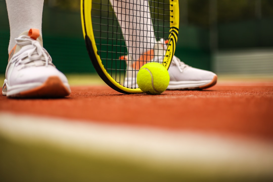 How Bookmaker Vig Compounds in Parlays and Reduces Betting Edge